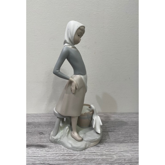 Lladro Other - Lladro Milkmaid Girl with Milk‎ Pail and Goose Figurine 4682 Matte 1970